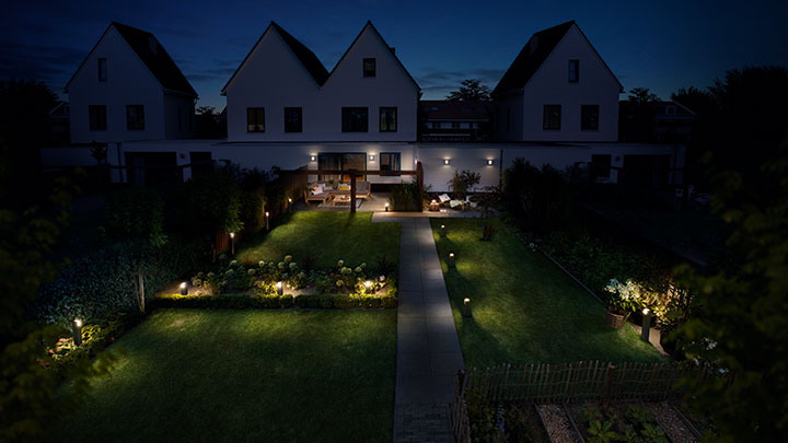 Brīnumaina apgaismojuma atmosfēra jūsu dārzā un uz terases ar Philips āra apgaismojumu