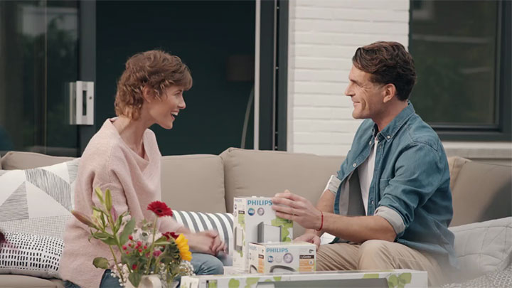 Radiet pareizo noskaņu ar Philips lampām ar saules baterijām un āra sienas lampām.