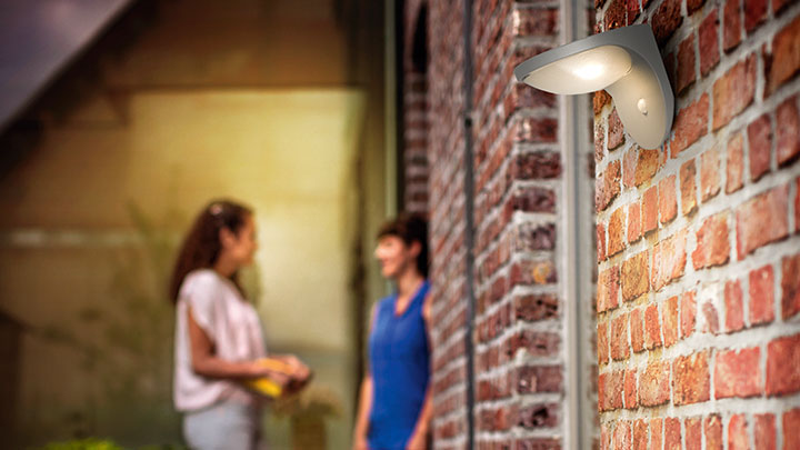 Philips lampas ar saules baterijām ir izgatavotas, izmantojot augstas kvalitātes saules paneļus un gaismas diožu (LED) lampas, lai labāk uztvertu saules gaismu un ļautu lampām darboties ilgāk.